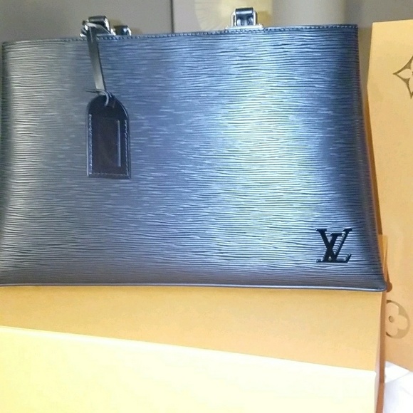 Black louis vuitton handbag - Picture 1 of 1